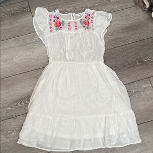 Women’s/juniors White Embroidered  Dress new size small